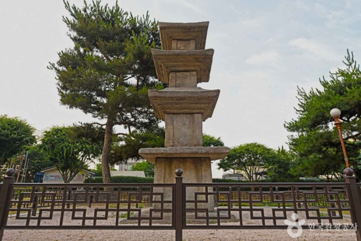 음성 읍내리 삼층석탑 여행 추천 - 메고지고