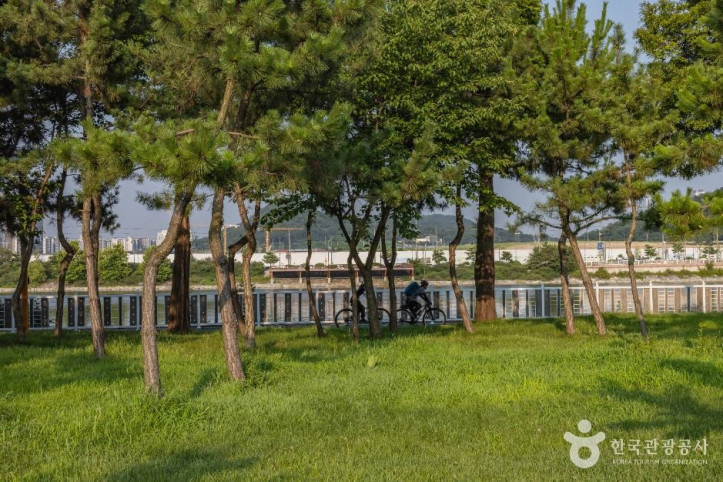 남항근린공원 여행 추천 - 메고지고