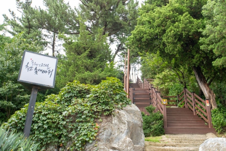추암 촛대바위 여행 추천 - 메고지고