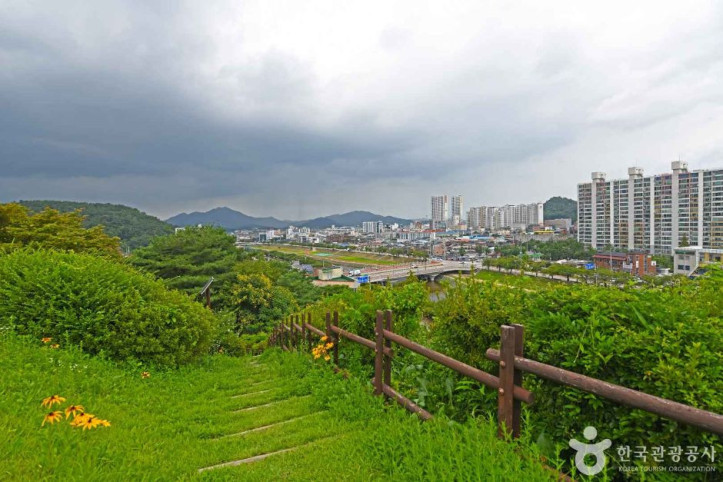 죽림폭포공원 여행 추천 - 메고지고
