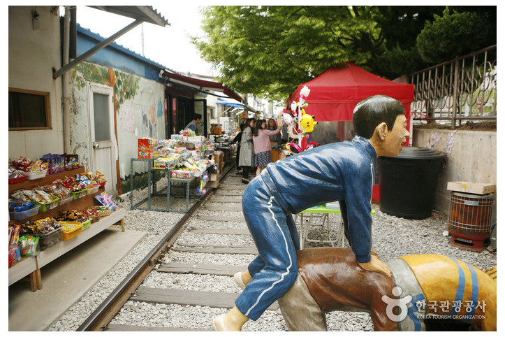 경암동 철길마을 여행 추천 - 메고지고
