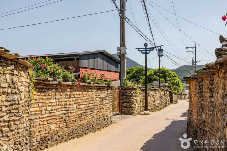 고성 학동마을 옛 담장 여행 추천 - 메고지고