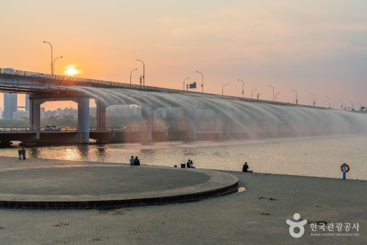 반포대교 달빛무지개분수 여행 추천 - 메고지고