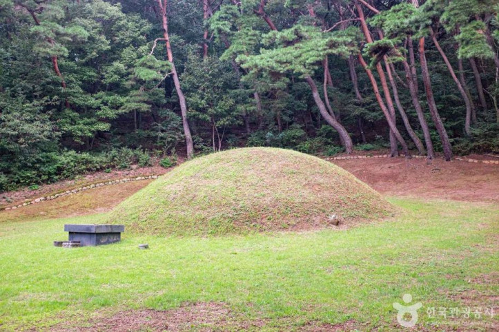 경주 법흥왕릉 여행 추천 - 메고지고