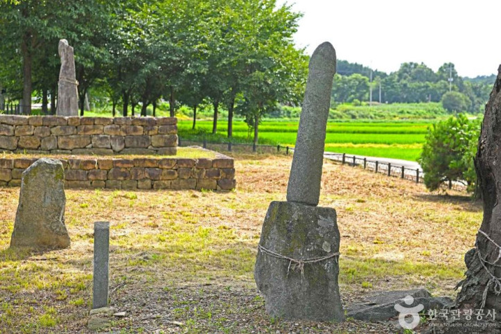 백암리남근석 여행 추천 - 메고지고