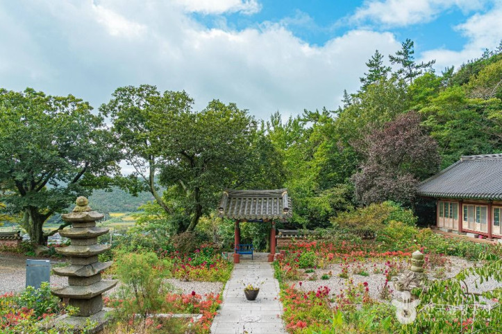 상만리오층석탑 여행 추천 - 메고지고