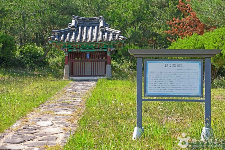 김공 휘 유경 효자문·김공 휘 홍익 충신문 여행 추천 - 메고지고