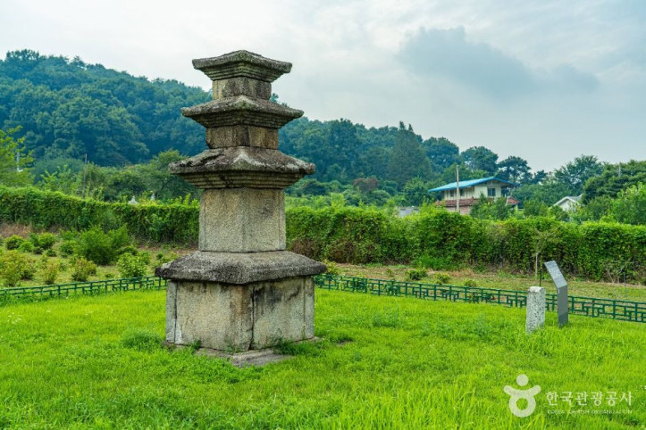 안성죽산리삼층석탑 여행 추천 - 메고지고