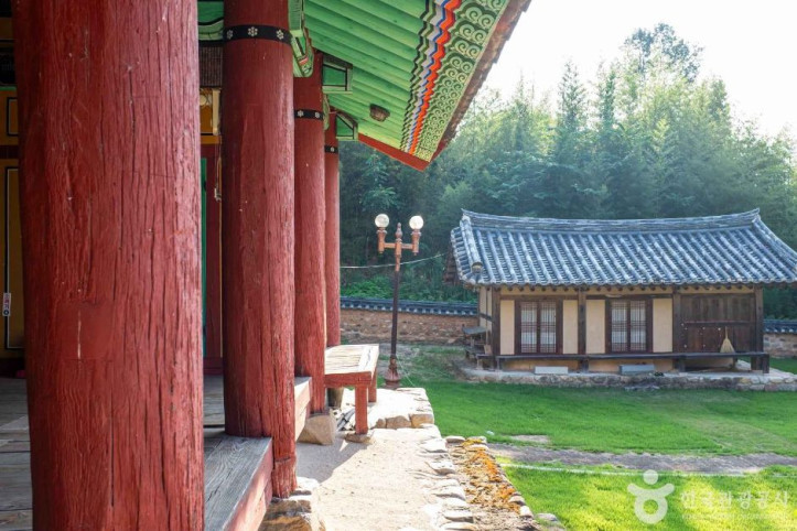 지례향교대성전 여행 추천 - 메고지고