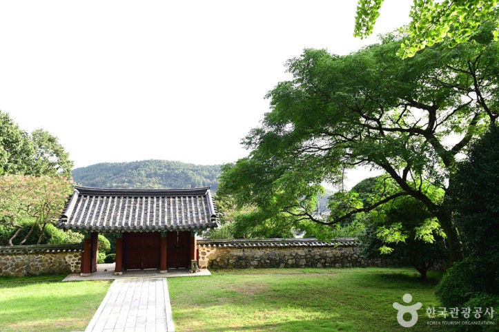 여수 충민사 여행 추천 - 메고지고