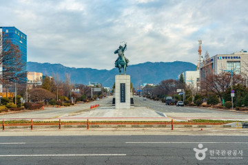 상남분수광장 여행 추천 - 메고지고