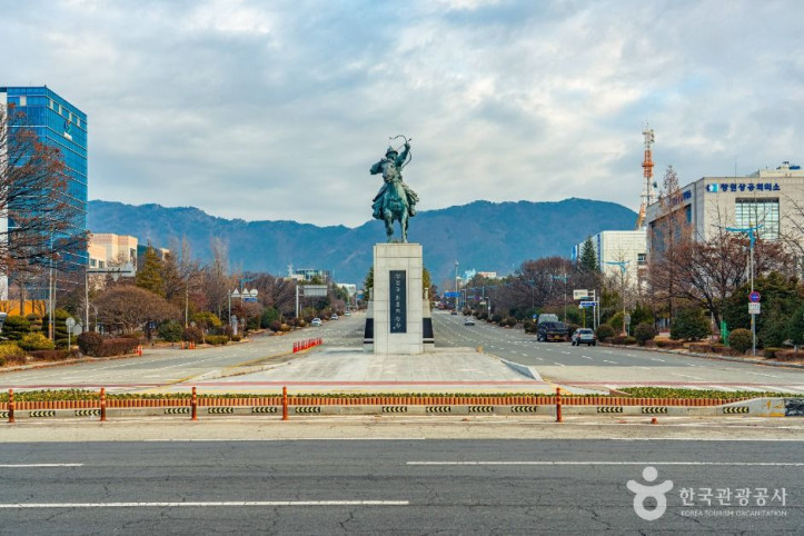 창원광장 여행 추천 - 메고지고