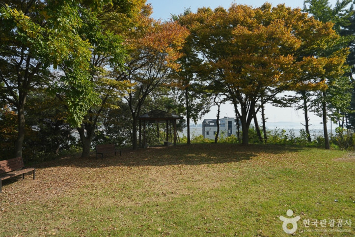 해군영흥도 전적비 여행 추천 - 메고지고