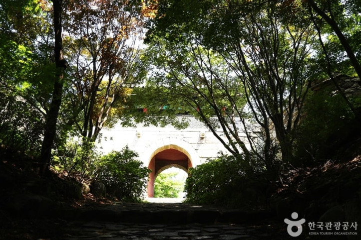 금정산성 동문 여행 추천 - 메고지고