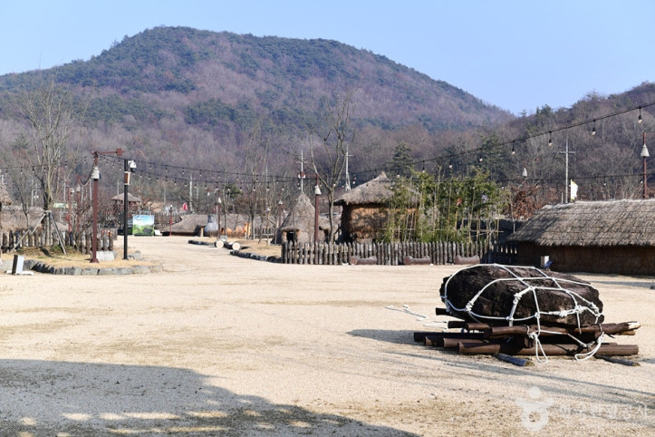 화순 고인돌선사체험장 여행 추천 - 메고지고
