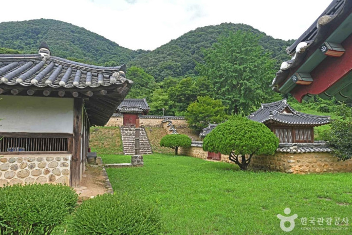 황강 영당 및 수암사 여행 추천 - 메고지고