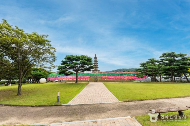 충주 탑평리 칠층석탑 여행 추천 - 메고지고
