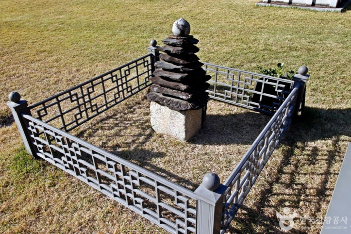 충주 창룡사 다층 청석탑 여행 추천 - 메고지고