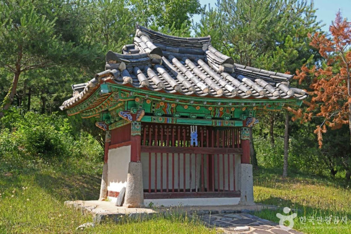 김공 휘 유경 효자문·김공 휘 홍익 충신문 여행 추천 - 메고지고
