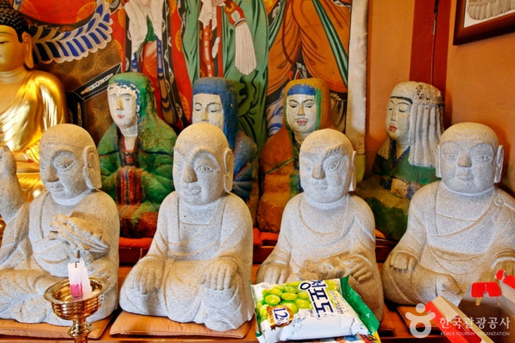 충주 신흥사 석조 나한상 여행 추천 - 메고지고