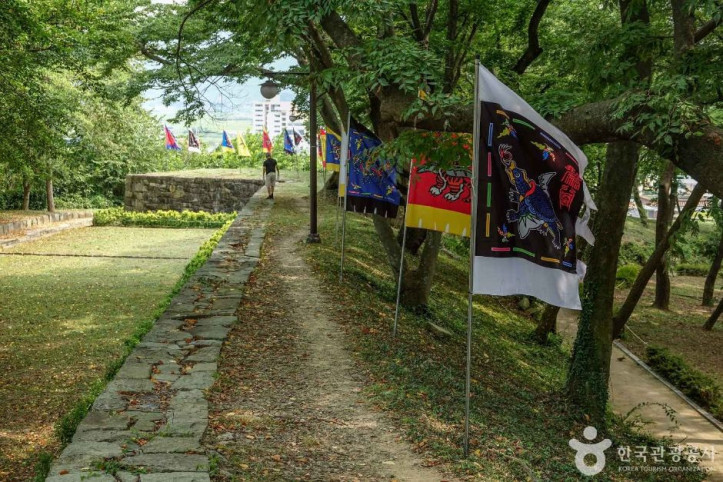 사천읍성 여행 추천 - 메고지고