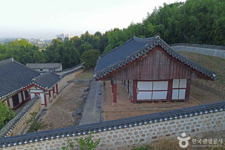 은진향교 대성전 여행 추천 - 메고지고
