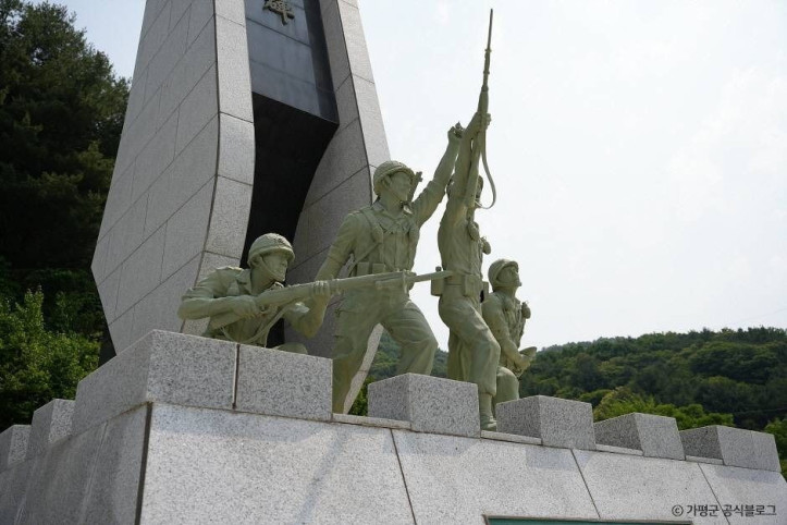 용문산전투 전적비 여행 추천 - 메고지고