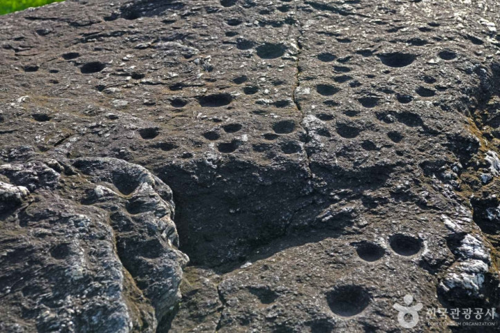 충주 신청리 지석묘 여행 추천 - 메고지고