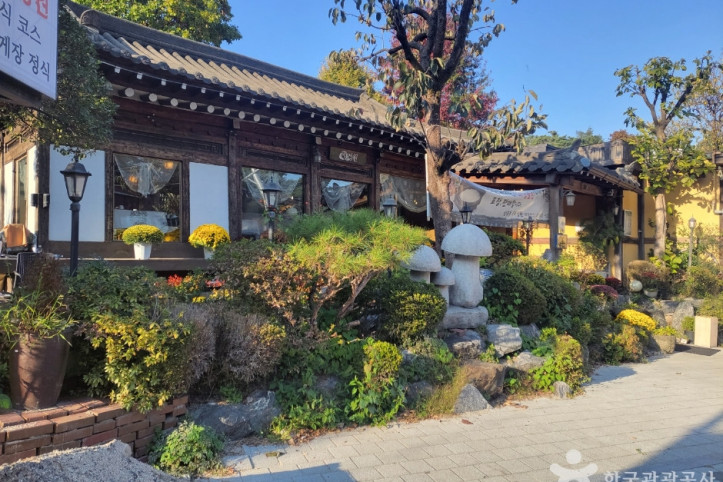 성북동고택북촌산책길 여행 추천 - 메고지고
