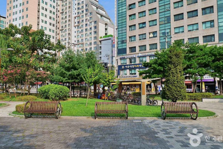 오류동역 광장 여행 추천 - 메고지고