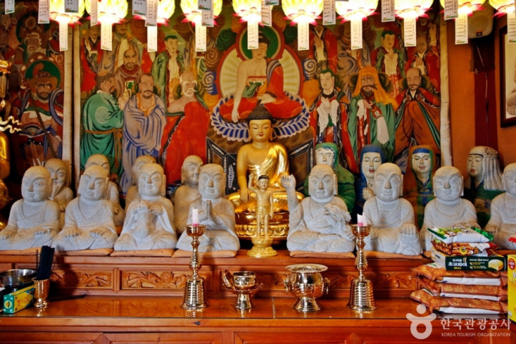 충주 신흥사 석조 나한상 여행 추천 - 메고지고