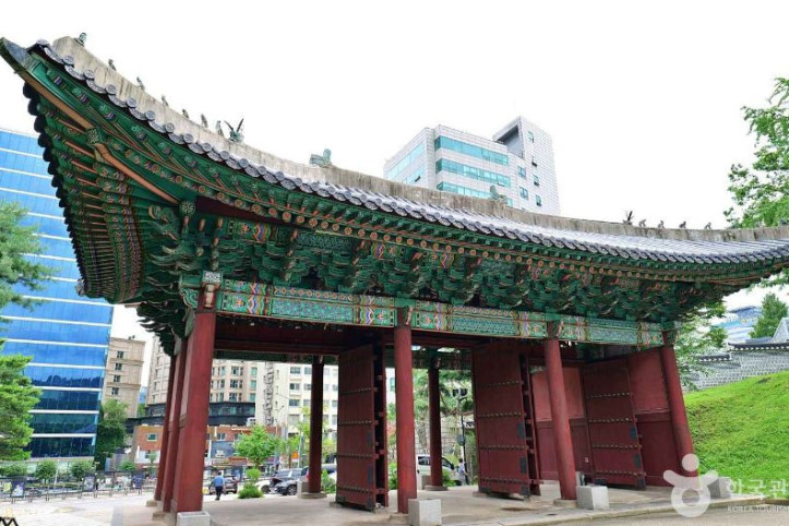 경희궁 흥화문 여행 추천 - 메고지고
