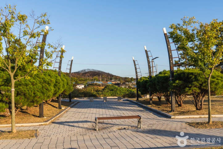 어사리 노을공원 여행 추천 - 메고지고