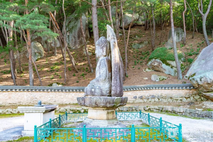경주 남산 미륵곡 석조여래좌상 여행 추천 - 메고지고
