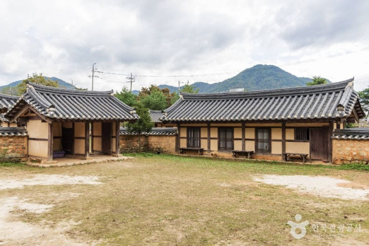 괴산 홍범식 고가(벽초 홍명희 생가) 여행 추천 - 메고지고
