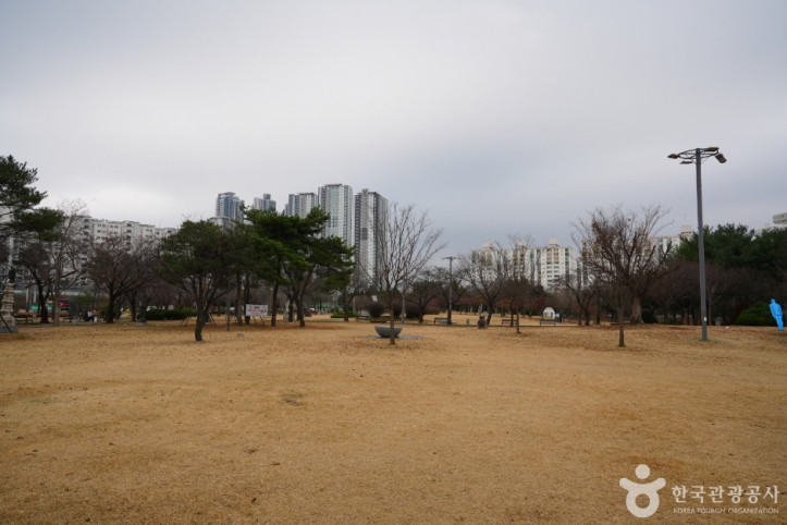 공지천 조각공원 여행 추천 - 메고지고
