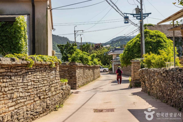 고성 학동마을 옛 담장 여행 추천 - 메고지고