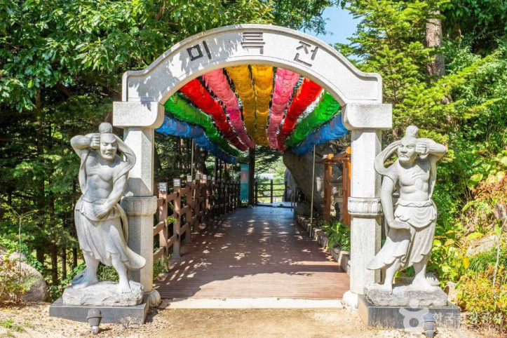 안동 이천동 마애여래입상 (제비원 석불) 여행 추천 - 메고지고