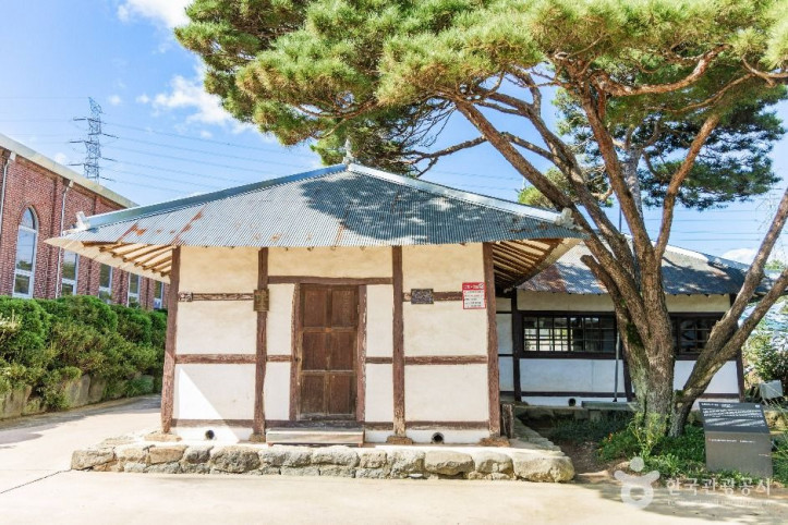 두동교회 구본당 여행 추천 - 메고지고