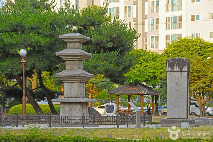 음성 읍내리 삼층석탑 여행 추천 - 메고지고