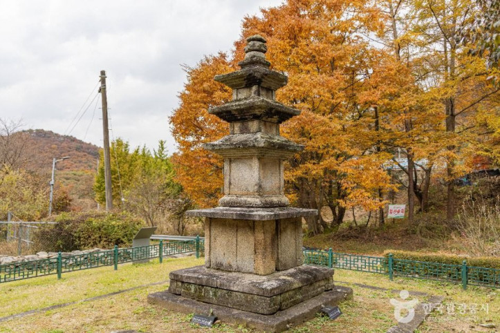 용운사지 삼층석탑 여행 추천 - 메고지고