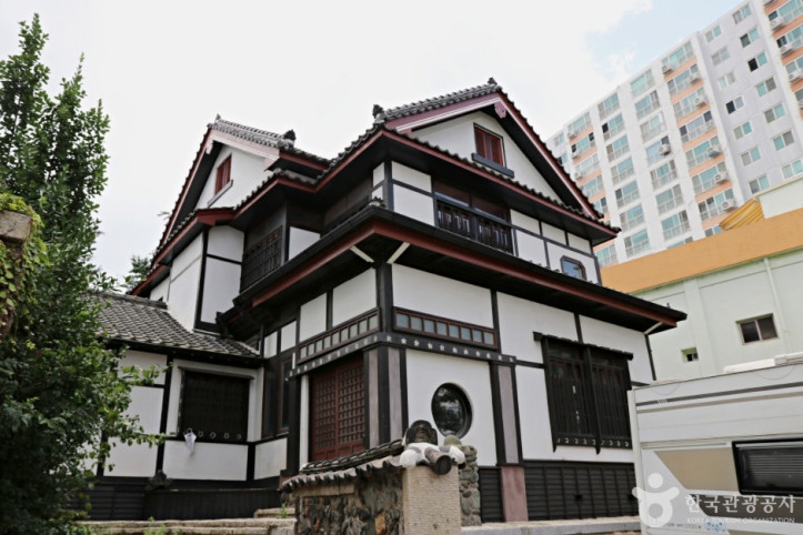 군산 부윤관사 여행 추천 - 메고지고
