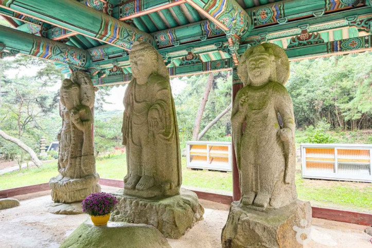 경주 배동 석조여래삼존입상 여행 추천 - 메고지고