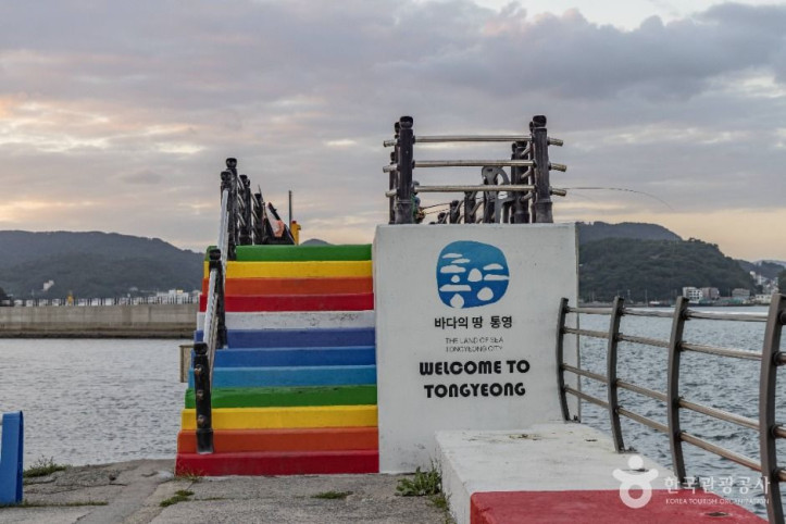 도남항 동방파제 등대 여행 추천 - 메고지고