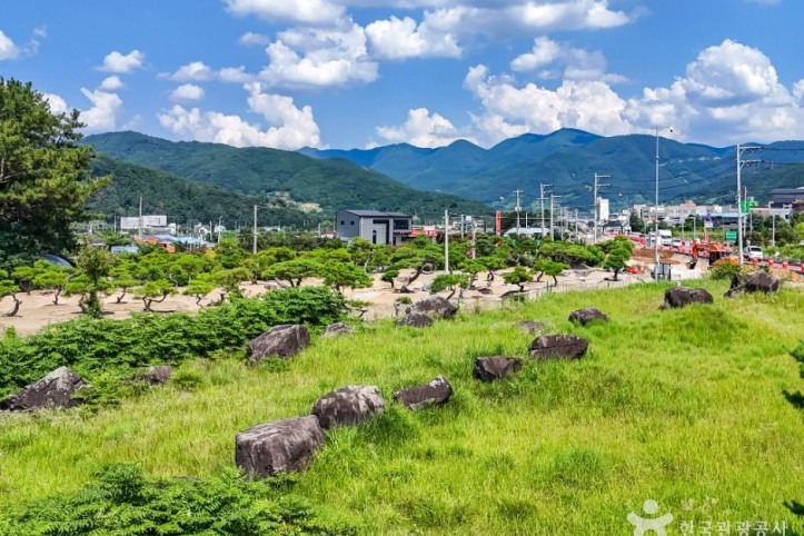 청도 범곡리 지석묘군 여행 추천 - 메고지고