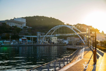 통영항 꿀빵거리 여행 추천 - 메고지고