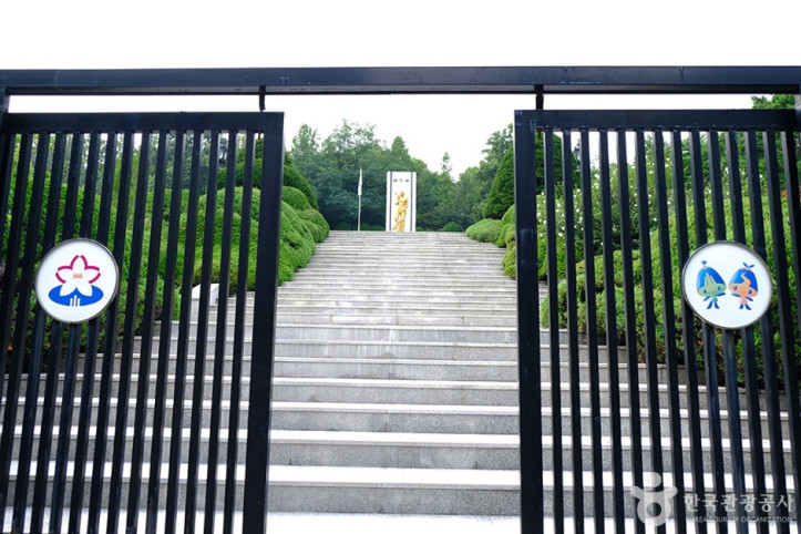 현충탑 여행 추천 - 메고지고