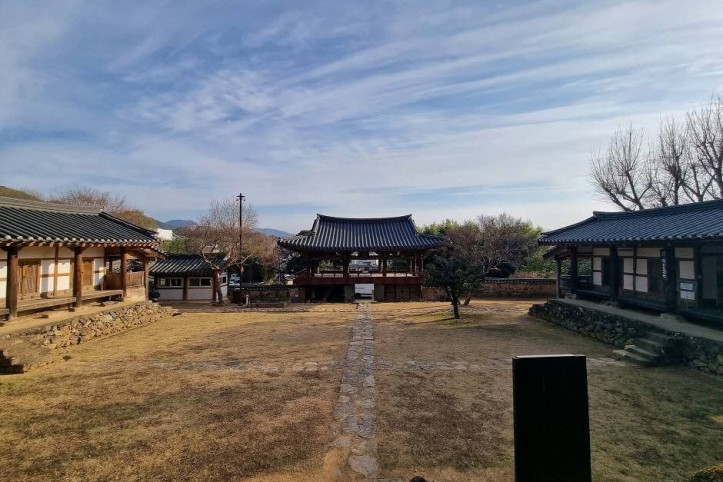 밀양향교 여행 추천 - 메고지고