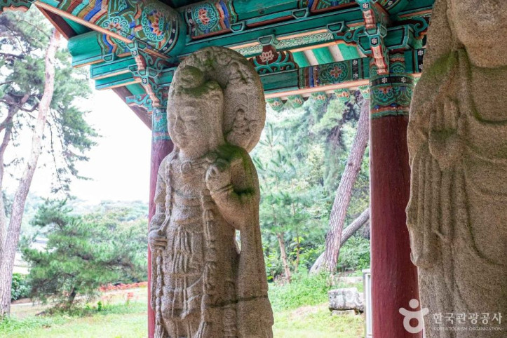경주 배동 석조여래삼존입상 여행 추천 - 메고지고