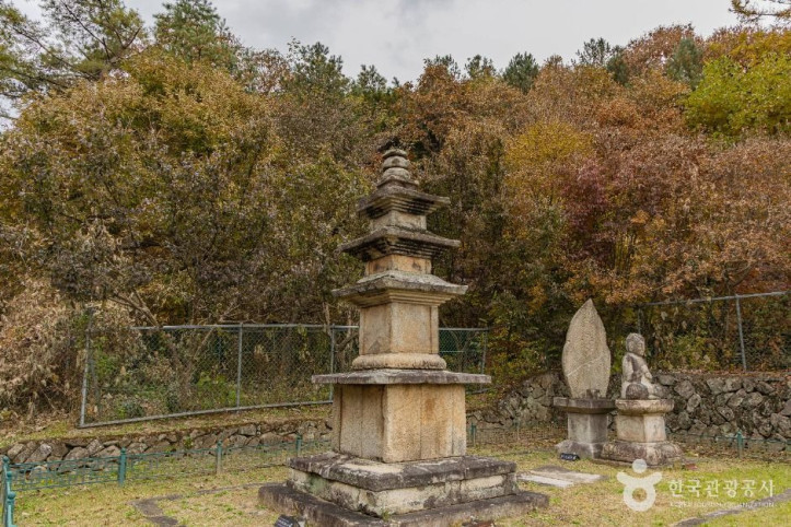 용운사지 삼층석탑 여행 추천 - 메고지고